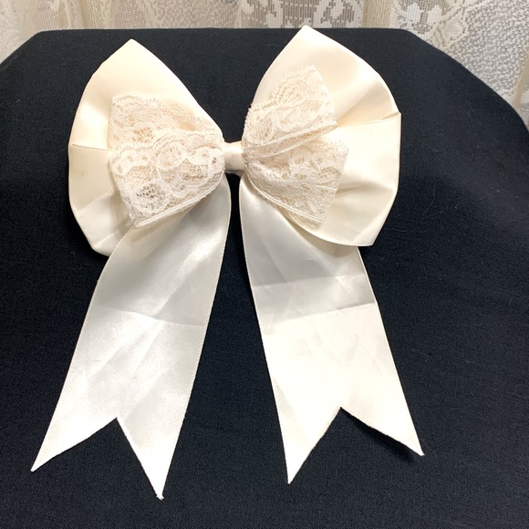 Accessories - VINTAGE EARLY 90’s BOW BARRETTE